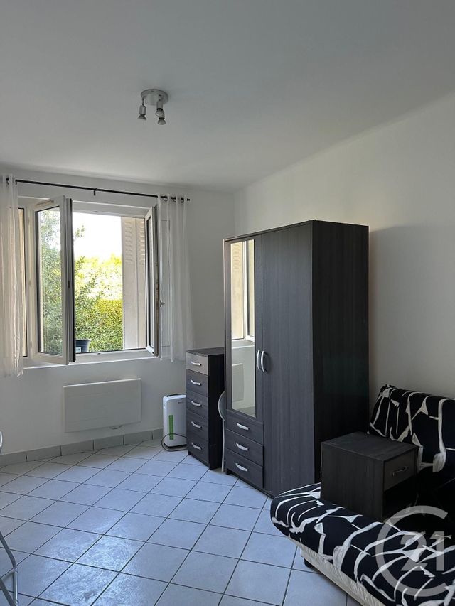 Afficher la photo en grand Appartement F1 à vendre - 1 pièce - 24 m2 - St Remy Les Chevreuse - 78 - ILE-DE-FRANCE